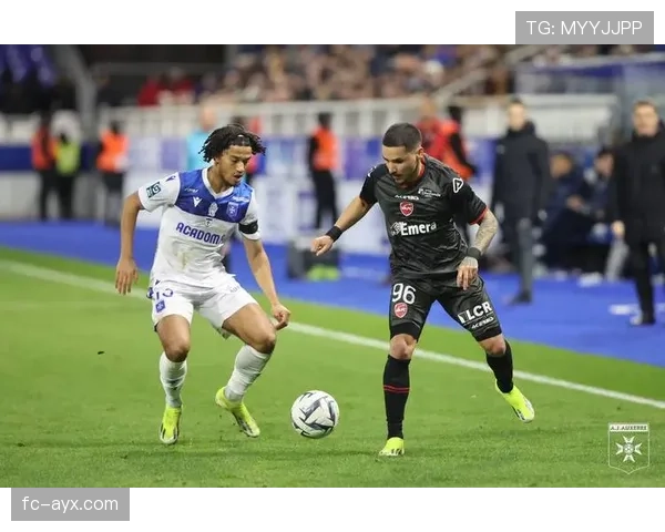 里昂战术革新助力球队胜利,关键策略成亮眼表现幕后推手 里昂战术革新助力球队胜利,关键策略成亮眼表现幕后推手