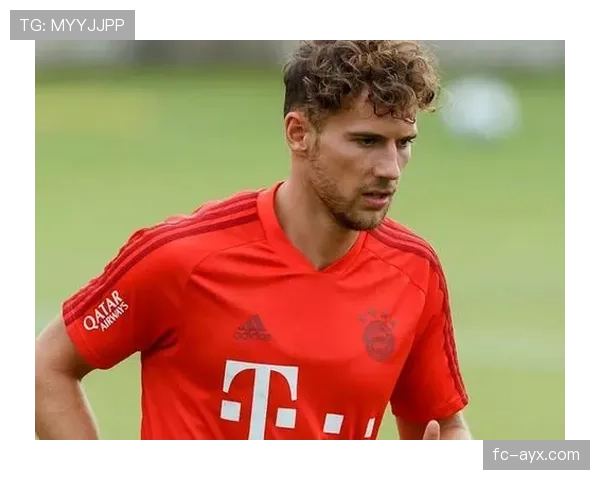 阿贾克斯中场组织能力显著提升,球队战术体系持续优化 阿贾克斯中场组织能力显著提升,球队战术体系持续优化