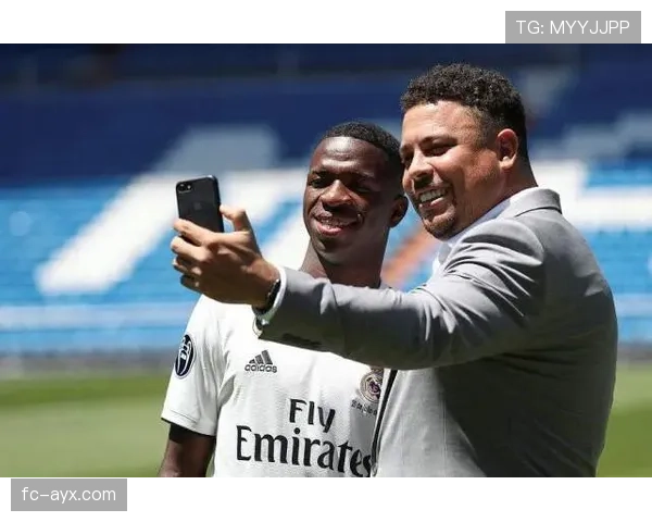 门迪与维尼修斯左路连线