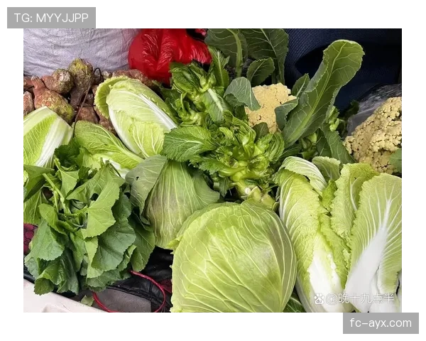 吴柳芳出门买个菜居然穿成这样，邻居都傻了眼！